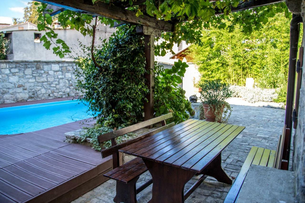 Holiday Homes Poli Svetega Antona Gracisce Exterior photo